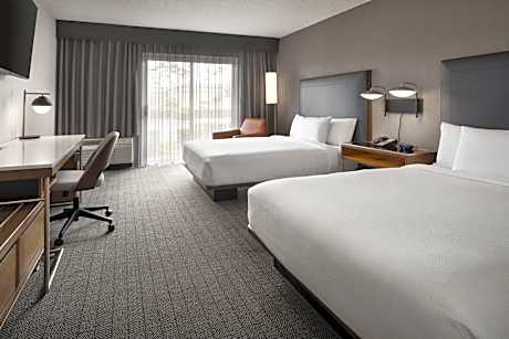 Queen Room with Two Queen beds with Courtyard View