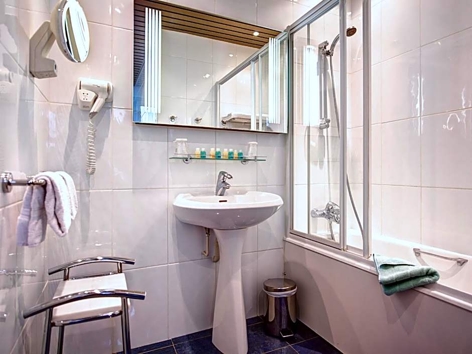 Hotel Du Midi Paris Montparnasse