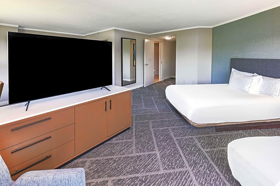 Photo 1 of 4 of 2 Queen Beds, Mobility Accessible, Bathtub
