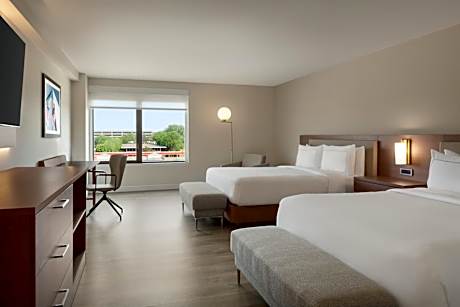 Queen Room with Two Queen Beds and Tub - Mobility Accessible