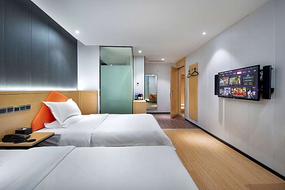 IU Hotel Chongqing Jiefangbei Hongyadong Chaotianmen