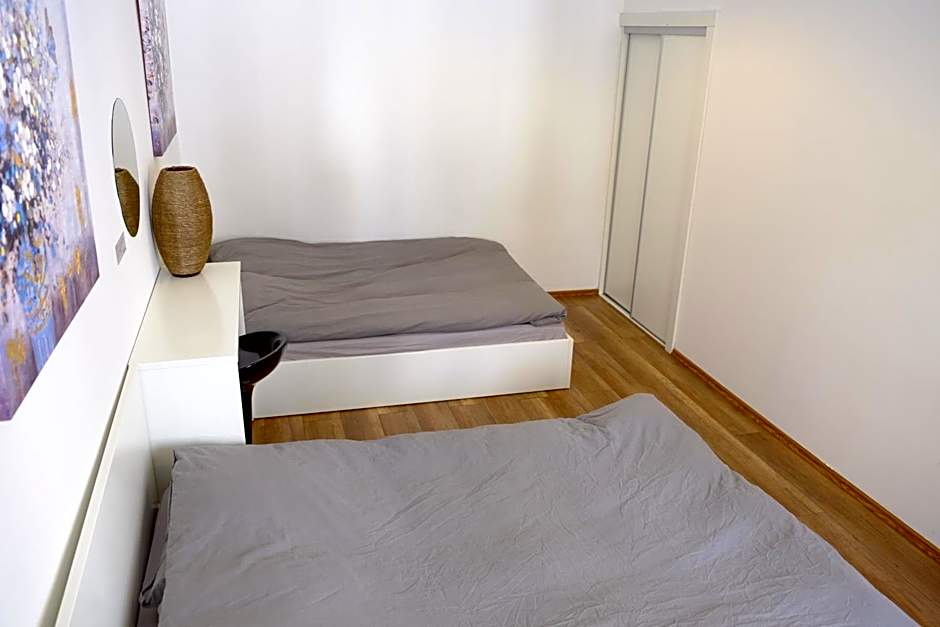 Lovecroatia Zagreb-'Paxnest' HOSTEL, No party! Cozy and quiet! Separated Men and women's rooms! Indoor shoes provided!