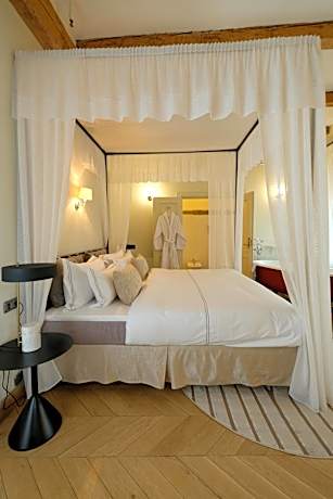 The Three Sisters Hotel