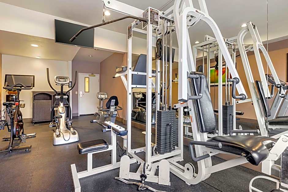 Best Western Plus Lake Elsinore Inn & Suites