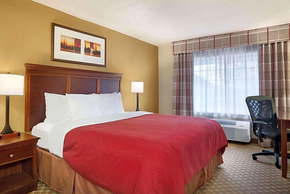 Portage Inn & Suites Kalamazoo – Kalamazoo, MI