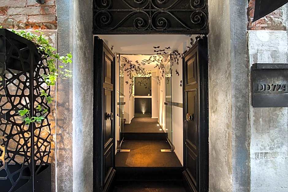 Charming House DD724