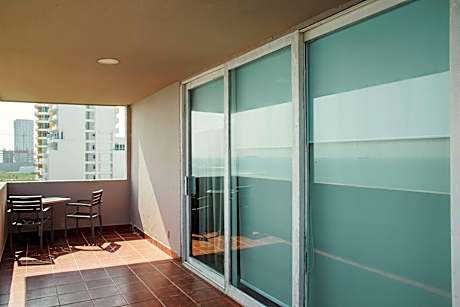 Deluxe King Room with Balcony