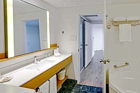 One-Bedroom Twin Suite