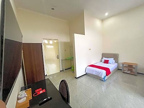 Standard Double Room with Shared Bathroom