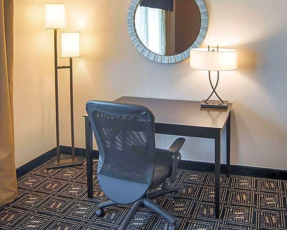 Quality Inn Brooklyn Center