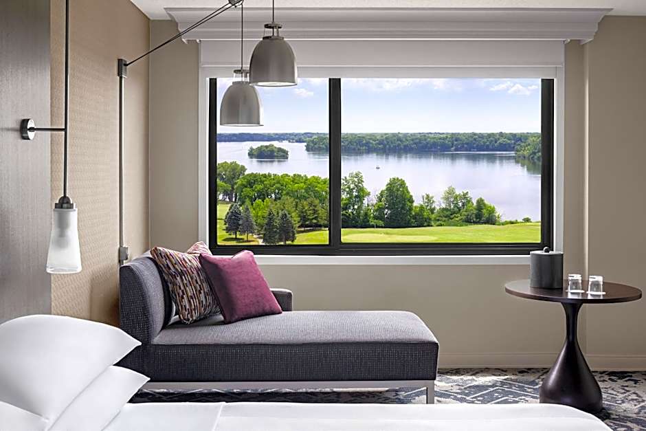 Photo 1 of 6 of 1 King Bed, Lake View