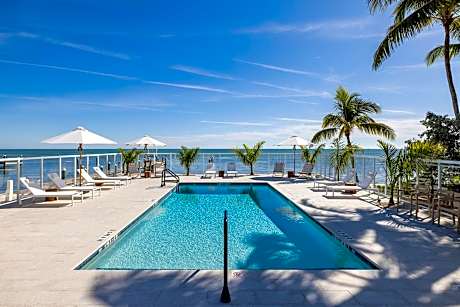 Pines & Palms Resort