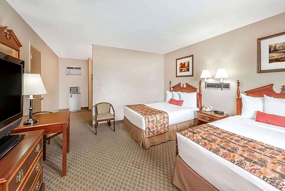 Days Inn by Wyndham Show Low