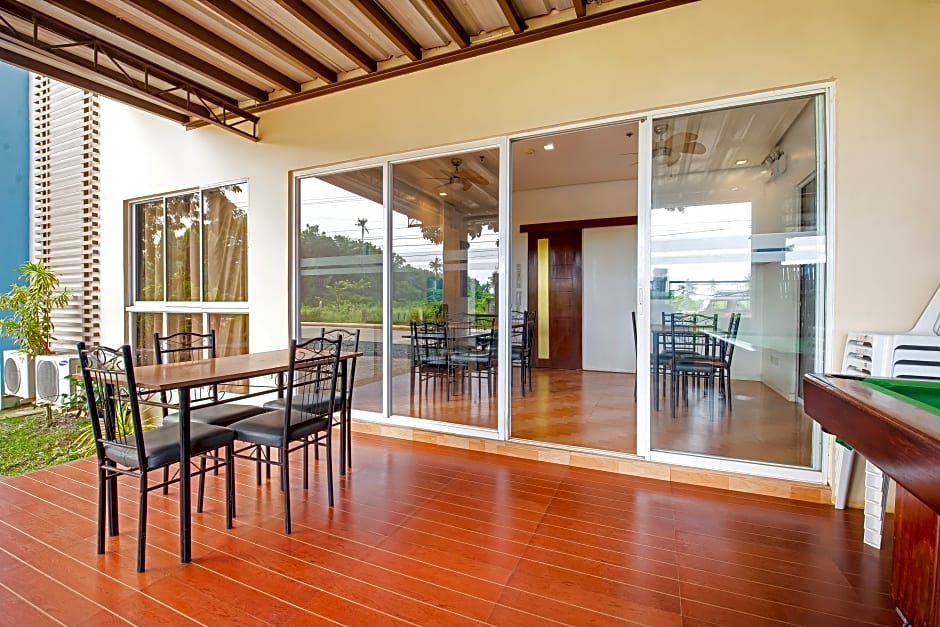 402 Royale Parc Hotel