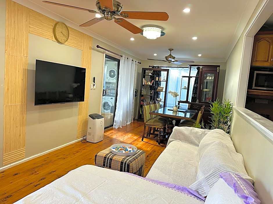 Cheerful 4 Bedrooms With Free Parking