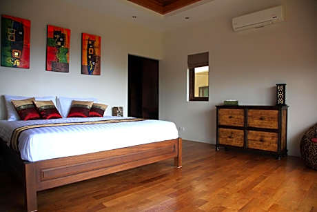 One-Bedroom Apartment with Ocean View
