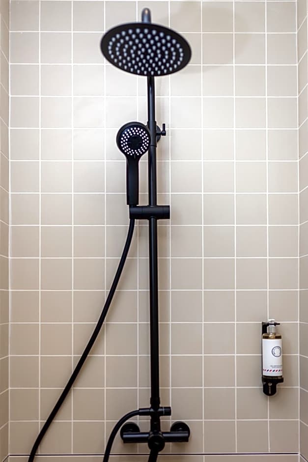 Tinah Paris, Champs Elysées