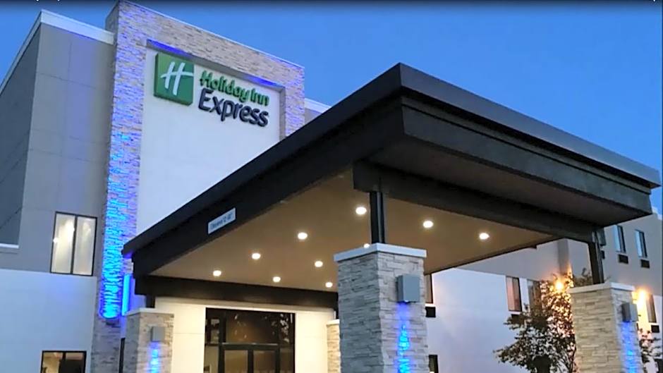 Holiday Inn Express and Suites White Hall By IHG