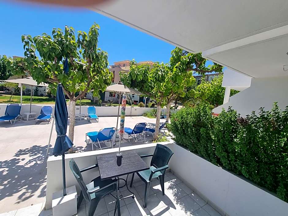 Leonidas Studios & Apartments