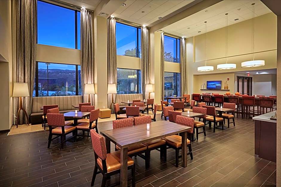Hampton Inn By Hilton & Suites Hood River