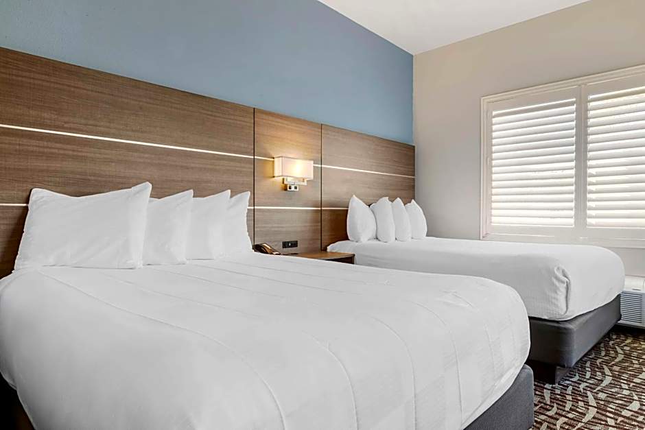Best Western Plus Lake Elsinore Inn & Suites