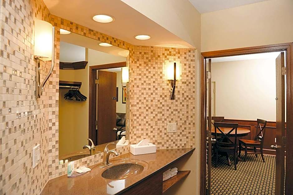 Quality Inn & Suites Ames Conference Center Near ISU Campus