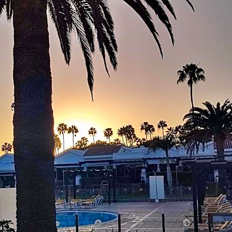 Bungalow with Pool View