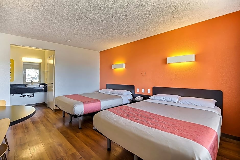 Motel 6 Oakland - Embarcadero