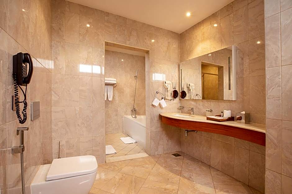 Golden Tulip Canaan Kampala