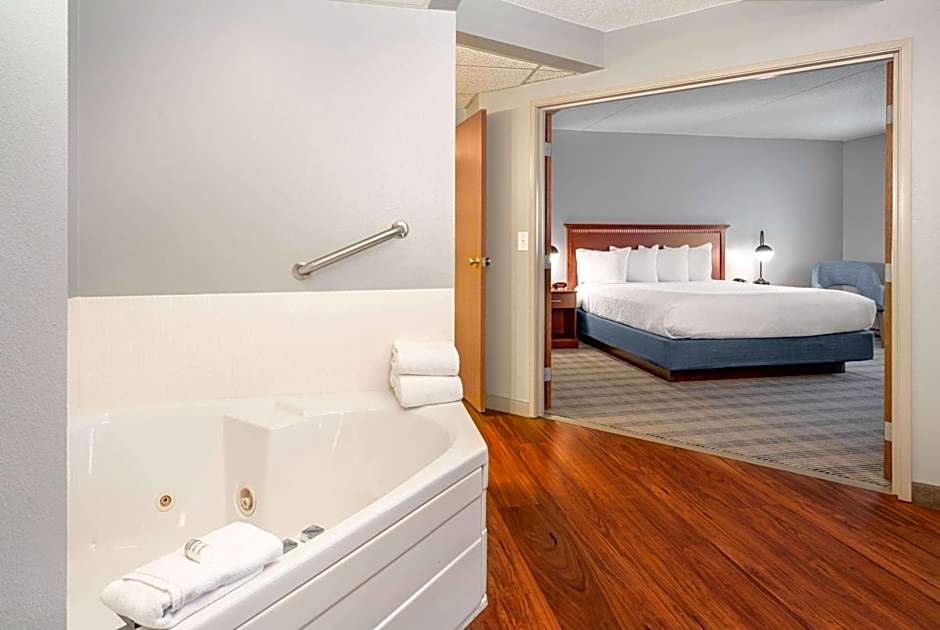 AmericInn by Wyndham Valley City - Conference Center