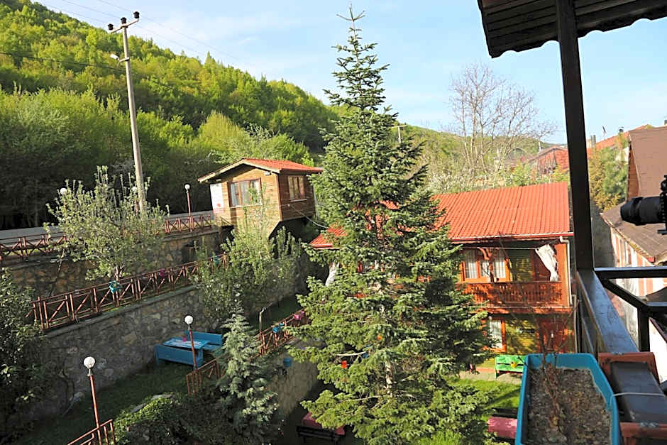 ABANT DORT MEVSİM KONAĞI HOSTEL