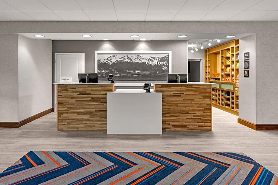 Hampton Inn By Hilton & Suites Fairbanks