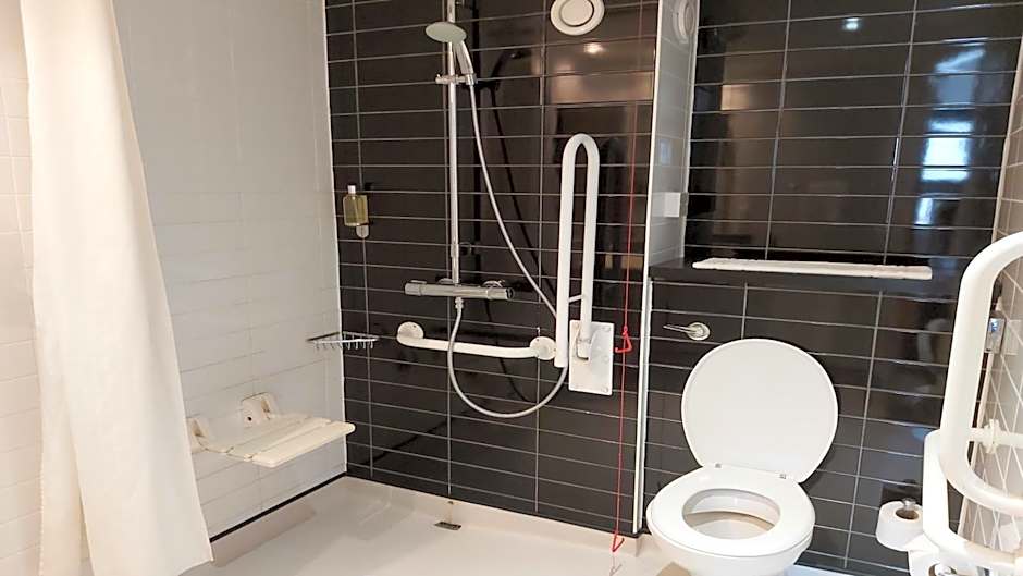 Holiday Inn Express Glenrothes By IHG