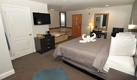 Deluxe King Room with Spa Bath- Non-Smoking