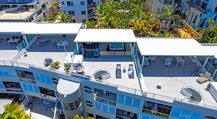 Sundeck Garden Apartments