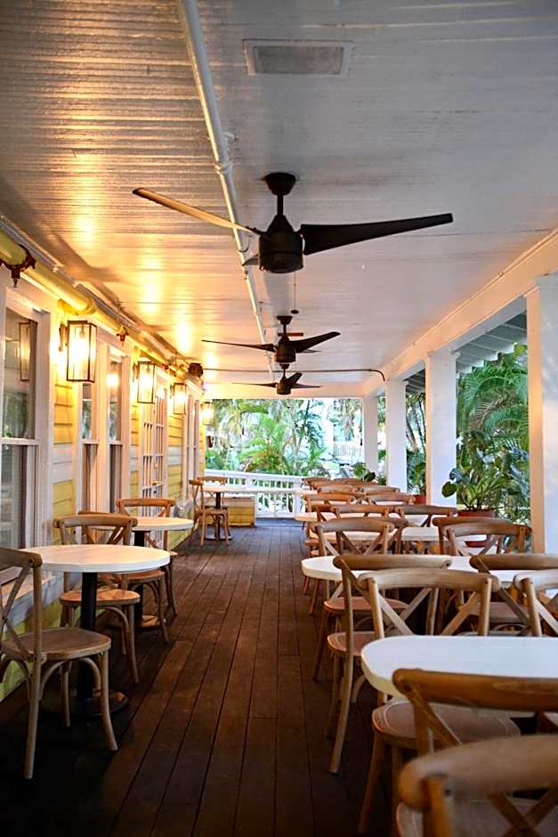 Peninsula Bed & Cocktails