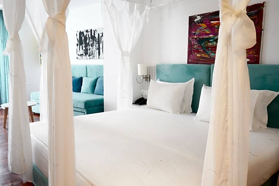 Bougainville Bay Hotel