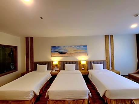 Deluxe Triple Room with Sea View