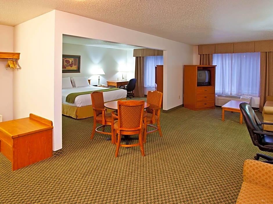 Holiday Inn Express & Suites Logan