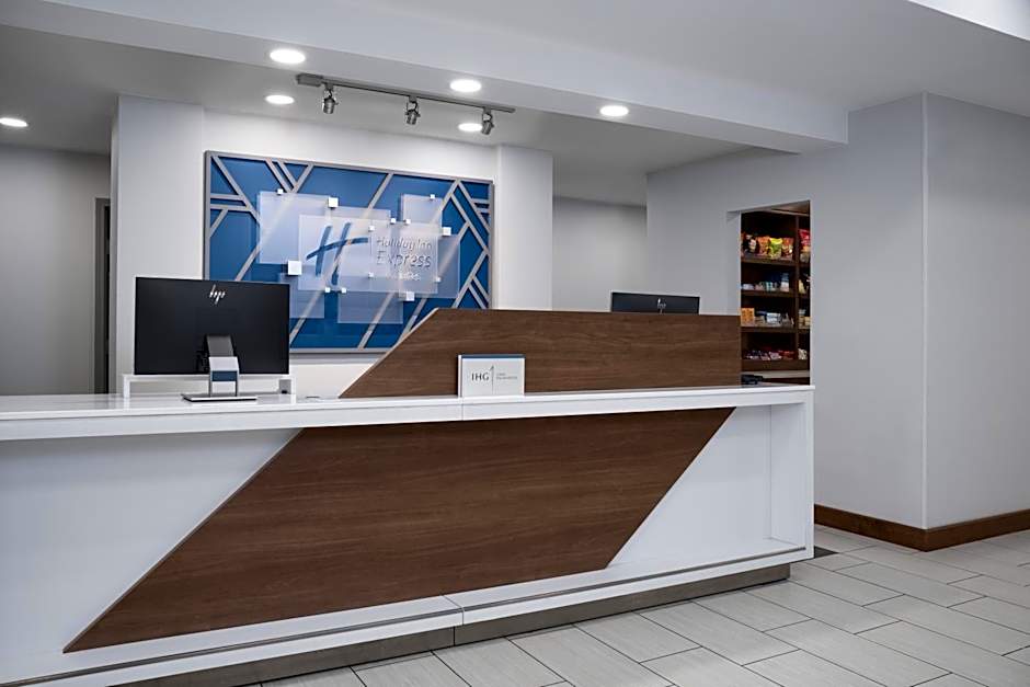 Holiday Inn Express & Suites Alexandria - Fort Belvoir By IHG