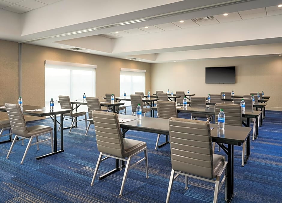 Holiday Inn Express and Suites Lockport By IHG