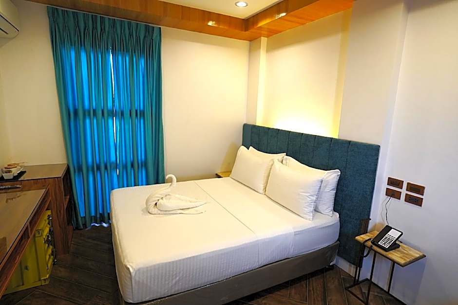 Lighthouse Point Hotel