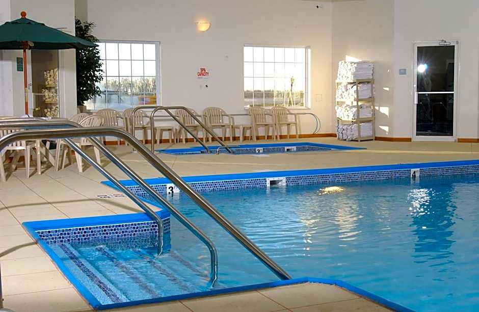 Oak Hill Inn & Suites