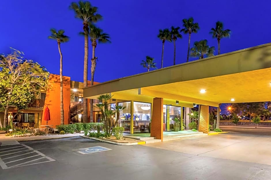 Best Western Royal Sun Inn & Suites