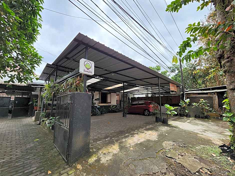 Semeru Hostel Malang
