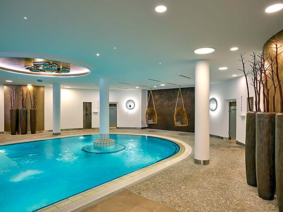 MAXIMILIAN Grand Hotel