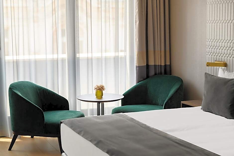 Emerald Hotel by Continental Group