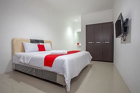 RedDoorz @ Kertajaya Surabaya