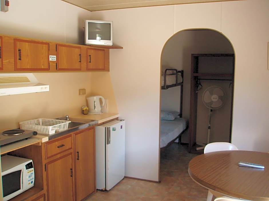 Lakeside Tourist Park