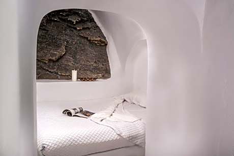 Junior Suite with Caldera View